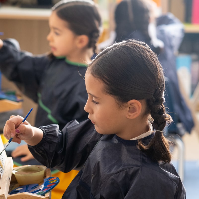 Taller de pintura en Kínder Grove