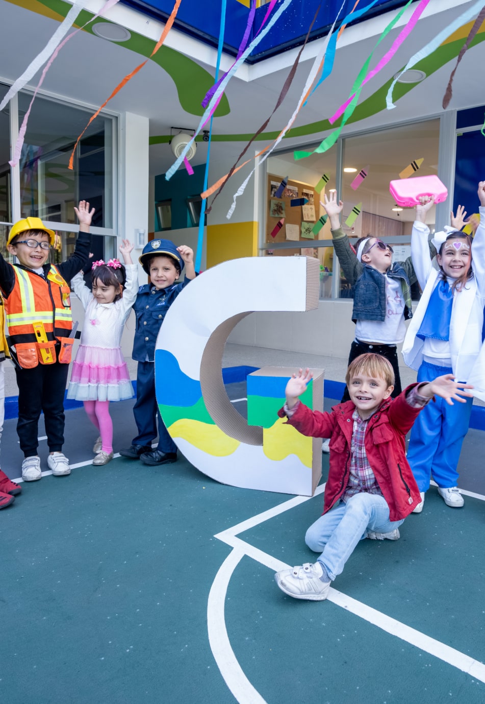 Alumnos de Kínder Grove participando en una actividad estudiantil